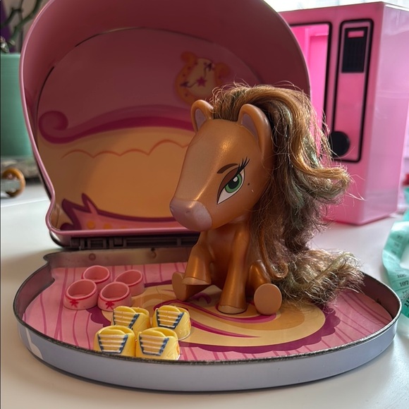 Vintage Other - Vintage Bratz Baybz Ponyz lot Hot to Trot carry case Bonita Brown 2 shoe sets
